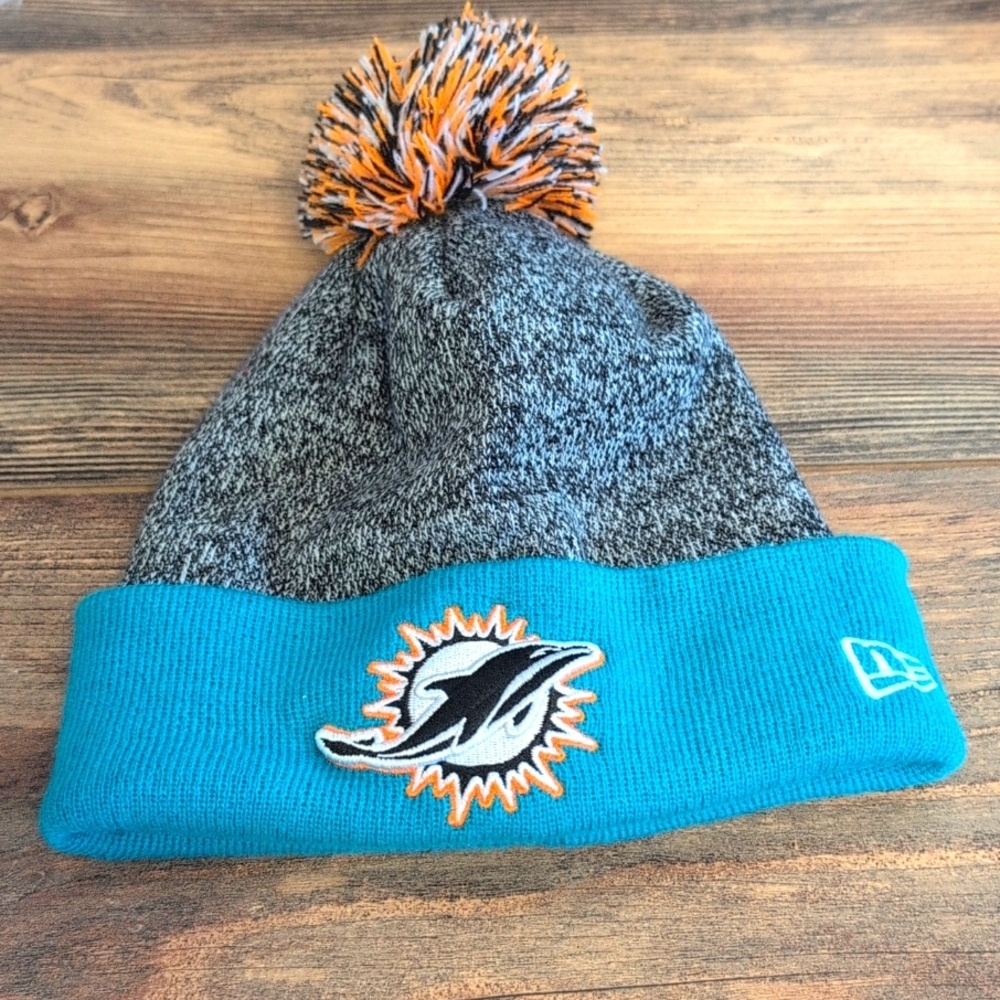 NWOT Miami Dolphins NFL New Era Beanie Pom Hat Team Colors